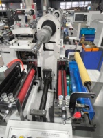 Machine de découpe automatique à plat avec interface de contrôle de transmission servo pour impression flexographique et guidage de papier en continu