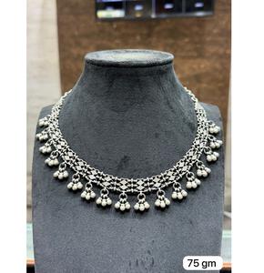 Collier à breloques classique en argent plaqué pour femmes, mariage, hindouisme, occasion spéciale, design indien tendance et sophistiqué, SUMAN SILVER - Product Image 2