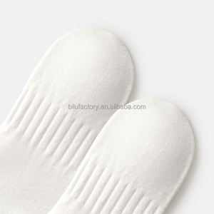 Chaussettes personnalisées de haute qualité - Personnalisation gratuite, couleurs unies unisexes, idéales pour les cadeaux d'entreprise et la promotion de marque - Product Image 2