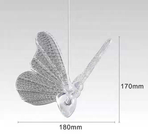 Accessoires <span class=keywords><strong>de</strong></span> mariage 10 têtes <span class=keywords><strong>de</strong></span> papillons lumineux en cristal Lustre Lumière <span class=keywords><strong>de</strong></span> scène d'hôtel Lampes suspendues au plafond Ornements décoratifs - Product Image 4