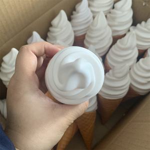 Cornet de crème glacée molle en PVC blanc, modèle artisanal de collection, ornement décoratif, accessoire de présentation estival pour snacks et street food - Product Image 5