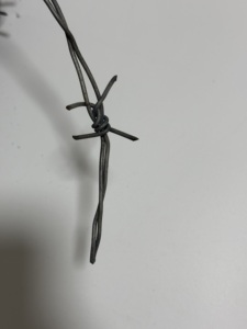 Filo Spinato a Doppio Filo ad Alta Resistenza, Calibro 12.5, 400m, Zincato a Caldo per Recinzioni di Fattorie, Fabbriche, Giardini e Perimetri Residenziali - Product Image 2