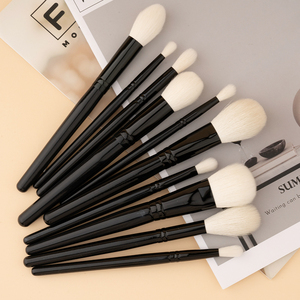 Ensemble de 10 <span class=keywords><strong>pinceaux</strong></span> de <span class=keywords><strong>maquillage</strong></span> professionnels de luxe en poils de chèvre naturels, avec logo personnalisé, en bois noir, de haute qualité, pour marque privée - Product Image 4