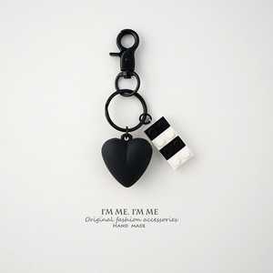 Porte-clés de voiture en acrylique haut de gamme tendance coréenne, pendentif en forme de cœur noir, porte-clés en caoutchouc DIY - Product Image 6