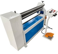 Machine à rouler électrique automatique à 3 rouleaux pour tôles fines de 1300 mm de largeur, pour le pliage et le façonnage de tôles.