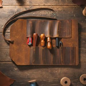 Rouleau à outils Crazy Horse en cuir moderne, organiseur de couteaux de sculpture, sac de transport pour couteaux d'atelier, promotionnel - Product Image 1