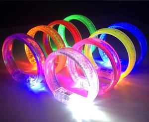 Bracelets en silicone lumineux personnalisés en gros, bracelets LED clignotants pour le soutien des fans de concerts et la décoration de fêtes - Product Image 4