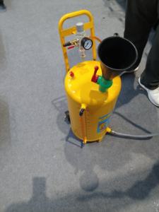 Dispositif de remplissage pneumatique 20L, dispositif de remplissage d'huile pour engrenages, outil de réparation et d'entretien automobile, outil mécanique - Product Image 4