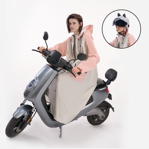 Poncho de pluie réfléchissant en polyester imperméable pour adulte avec logo personnalisé, imperméable de haute qualité, poncho de pluie réutilisable - Product Image 3