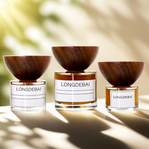 Nueva llegada: Botella de perfume vacía transparente con pulverizador, redonda, de 30ml, 50ml, 100ml, de vidrio con tapa de madera. - Product Image 1