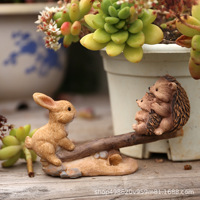 DH4 Balançoire de Ferme, Lapin, Hérisson - Animaux Mignons, Décoration pour Plantes Succulentes, Artisanat en Résine, Petite Figurine