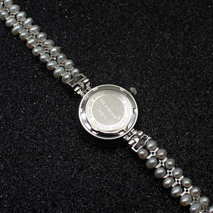 ساعة نسائية بعجلة الحظ وحلية من اللؤلؤ الطبيعي، حركة كوارتز، إطار من السبائك، زجاج ياقوتي، سوار 16 ملم، حزام طويل مقاوم للماء - Product Image 4