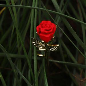 Portasigarette Retrò con Fiori in Oro Rosa, Regalo Creativo e Originale per Uomini e Donne - Product Image 2