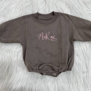 Tutine Personalizzate per Neonati Maschi e Femmine con <span class=keywords><strong>Nomi</strong></span> Ricamati a Mano su Filati Colorati Body in Cotone Tinta Unita per Neonati - Product Image 5