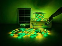 Kit de Bande Lumineuse LED Solaire IP65 Étanche Multicolore Température de Couleur CRI80 Effet de Chasse Alimentation Télécommande Panneau Lithium