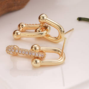 Pendientes de herradura de 14K chapados en oro grandes para mujer de moda, pendientes de aro de latón de 14K estilo <span class=keywords><strong>Rihanna</strong></span> de nueva moda con circón para fiestas - Product Image 4