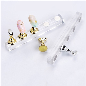 Soporte Magnético para Uñas con Diseño de Tablero de Ajedrez, Exhibidor Acrílico para Prácticas de Manicura - Product Image 1