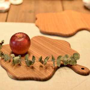 Tabla de cortar de madera hecha a mano, forma irregular, multifuncional, para uso en la cocina - Product Image 2