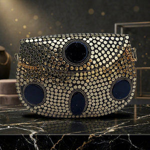 Bolso de Mano de Lujo con Nombre Árabe Grabado, Incrustaciones de Madreperla y Pedrería, Personalizado, para Bodas Islámicas, Regalo de Nikah en Cuero - Product Image 1