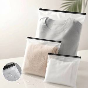 Bolsa de Plástico Transparente Mate con Cierre Hermético, Bolsa de Embalaje Reutilizable para Calcetines, Ropa Interior y Prendas de Vestir - Product Image 1