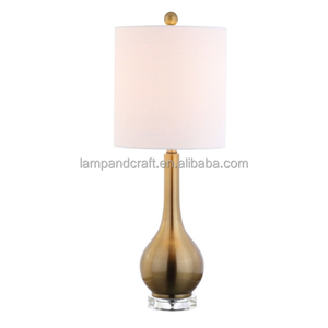 Lampe de table en polyéthylène doré avec base en cristal transparent pour hall d'hôtel, chambre d'hôtel, salon, chambre à coucher - Product Image 6