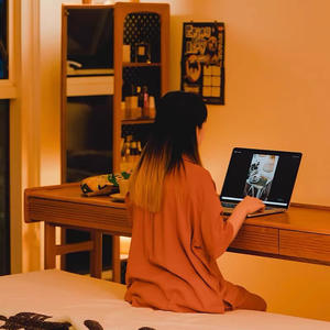 Mesa de Noche de Madera Maciza Rectangular, Escritorio Móvil para el Lado de la Cama o para los Pies, Escritorio para Computadora de Uso Doméstico - Product Image 2