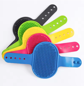 فرشاة تمشيط وتدليك للقطط والكلاب بسعر المصنع، فرشاة تنظيف وغسيل للحيوانات الأليفة مع مقبض حلقي قابل للتعديل - Product Image 1