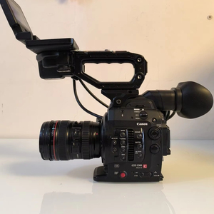 Cámara de Producción Profesional Canon C300 Full HD Usada a Buen Precio - Product Image 1