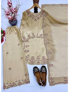 Conjunto Kurti Palazzo Dupatta de Diseño Moderno con Bordado Pesado y Lentejuelas para Mujer, Atuendo Étnico Premium de 3 Piezas para Boda - Product Image 6