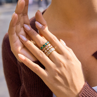 Bague d'éternité minimaliste J&D en forme de cœur carré avec pierre en forme de larme en CZ, acier inoxydable plaqué or 18 carats, pierre rose et verte, cadeau pour femme