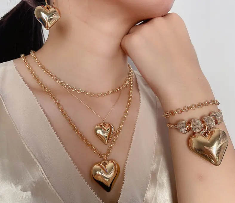 2024 đồ trang sức sáng bóng không đối xứng chuỗi ba lớp hình trái tim Choker Vòng cổ mạ vàng tình yêu mặt dây chuyền vòng cổ thiết lập cho phụ nữ