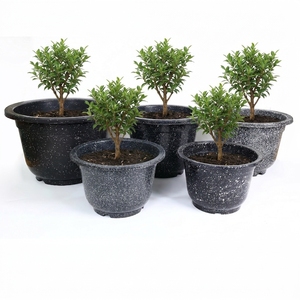Macetas Redondas Apilables de Plástico Imitación Piedra de Grado Comercial para Centros de Jardinería, Venta al Por Mayor, Proveedor de Alto Volumen - Product Image 1