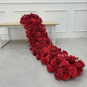 Corridore di fiori artificiali di seta con eucalipto verde e rose bianche-matrimonio moderno san valentino e decorazione di laurea - Product Image 4