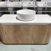 Meuble-lavabo scandinave cannelé avec vasque à poser, armoire murale flottante, solution de rangement moderne pour salle de bain