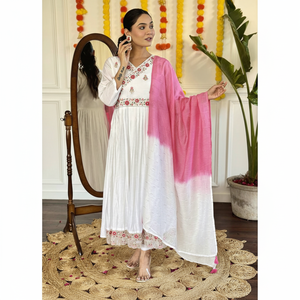 Costume indien élégant Sharara pour dames en coton cousu avec trois pièces Dupatta et un beau design. - Product Image 1