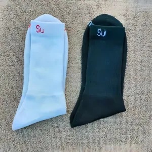 Vente en gros ODM Chaussettes jetables antidérapantes pour hommes 4 paires blanches 100% coton et acétate - Product Image 4