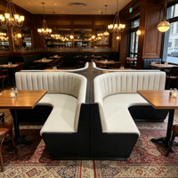 Canapé en forme de L à quatre côtés, tables et chaises de restaurant spécialisées pour restaurants