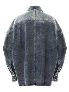 Nouvelle collection printemps : <span class=keywords><strong>Chemise</strong></span> ample en <span class=keywords><strong>jean</strong></span> délavé à gros boutons <span class=keywords><strong>et</strong></span> micro-épaules pour <span class=keywords><strong>femme</strong></span> - Product Image 4