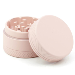 Grinder Classico Manuale in Lega di Alluminio da 40mm con Finitura Opaca, Colore Personalizzabile Blu o Rosa e Logo Privato - Product Image 4