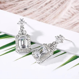 Eleganti Orecchini con Pietre Scintillanti per Donne, Gioielli Semplici per Uso Quotidiano - Product Image 1