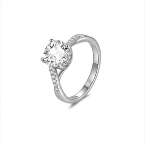 Bague en argent sterling S925 torsadée à six griffes avec moissanite, bague fine de luxe 1 carat pour femme, cadeau de fiançailles ou de demande en mariage - Product Image 2