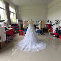 Robes de mariée LY-WD0017, robes de mariée en dentelle coupe trapèze, col halter, taille basque, sans manches, design classique en dentelle pour les mariées