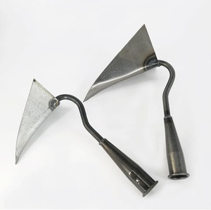 Triángulo Profesional - Herramienta de Acero Endurecido para Jardinería y Paisajismo - Product Image 1