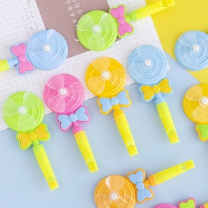 Jouet moulin à vent en plastique en forme de sucette, petits moulins à vent colorés en plastique pour enfants, cadeaux promotionnels avec sifflet - Product Image 3