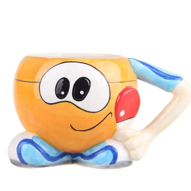 Hadiah Logo Kustom Cangkir Mug Sepak Bola Kartun 3 D Keramik dengan Kaki Warna Oranye
