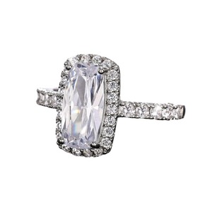 Bague pour femme Q505 avec diamant de laboratoire taille émeraude, style classique de fiançailles, bijoux en diamant synthétique - Product Image 5