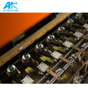 Machine de soufflage par étirage entièrement automatique pour bouteilles PET, équipement de soufflage de bouteilles pour l'industrie des boissons - Product Image 4