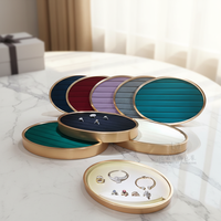 Plateaux de présentation en velours pour bijoux : colliers, bagues, bracelets, pendentifs, pierres précieuses et boucles d'oreilles, pour la vente au détail et la présentation en magasin