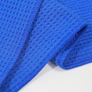 Serviettes de nettoyage pour sacs de golf personnalisées avec logo, en microfibre gaufrée, avec mousqueton - Product Image 3