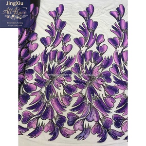 Tissu en dentelle de tulle brodé de perles et de sequins avec appliques florales 3D violet ivoire pour lehenga indien, robe de mariée ou de soirée - Product Image 6